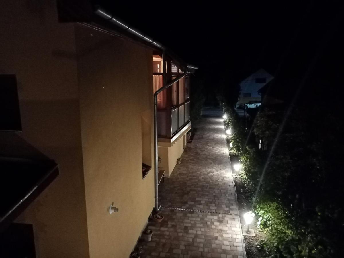 Jazmin-Szieszta Apartmanhaz Balatonfuered Ngoại thất bức ảnh