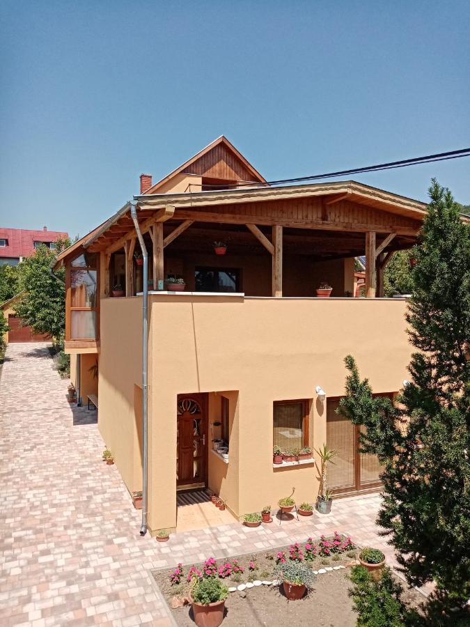 Jazmin-Szieszta Apartmanhaz Balatonfuered Ngoại thất bức ảnh